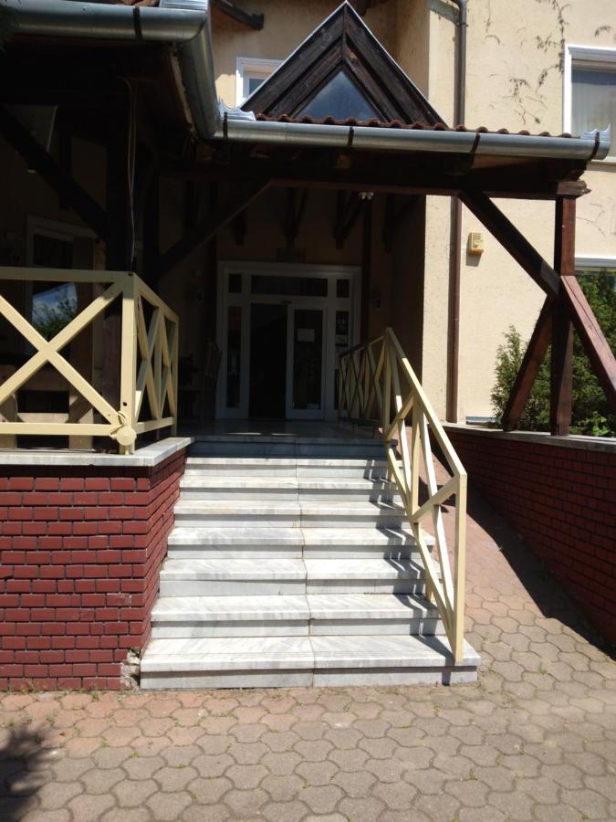 Francoise Szallo Balatonlelle Exterior photo